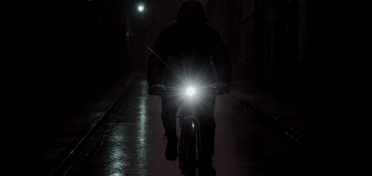 Herbst. Dunkelheit. Sicherheit. Fahrrad.
